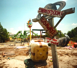 Illustration for article titled The Crumbling Chaos of Abandoned Amusement Parks
